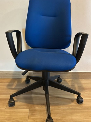 Blue hydraulic office chair with wheels and mechanism