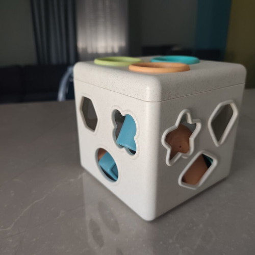 Kubo Shape PlayBio sorting cube for toddlers 1+