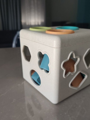 Kubo Shape PlayBio sorting cube for toddlers 1+