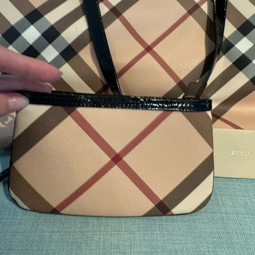 Burberrys classic handbag with wallet new, beige multicolor