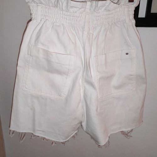 High-waisted white shorts new with fabric belt