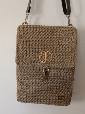 Handmade knitted shoulder bag beige with metal details new