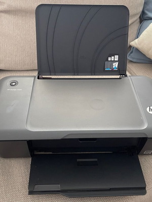 Принтер HP DeskJet 1000