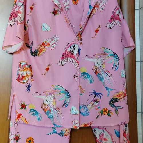 Mermaid print shirt and pants set like new, multicolor