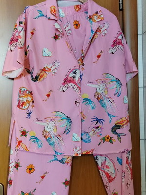 Mermaid print shirt and pants set like new, multicolor