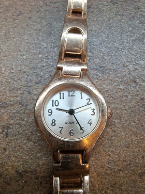 Women's quartz watch rose gold tone used