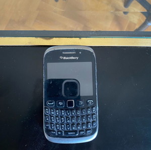 Μαύρο παλιό συλλεκτικό κινητό BlackBerry