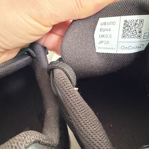 On Running The Roger Clubhouse Sneakers new, size 44, white and black