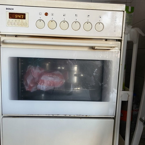 Oven used with four burners