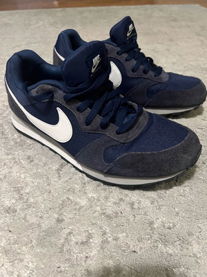 Nike MD Runner 2 Suede μεταχειρισμένα, μπλε, μέγεθος 44, σε αρκετά καλή κατάσταση