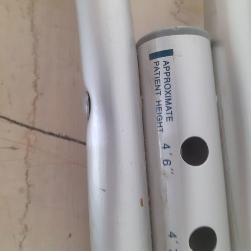 Aluminum Adjustable Crutches like new, height 1.37m-1.57m, pair