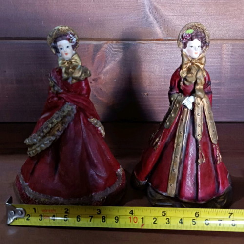 Vintage ladies of the era set of 2, like new