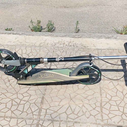 Scooter with brakes