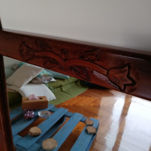 Set cabinet and mirror like new, carved solid wood