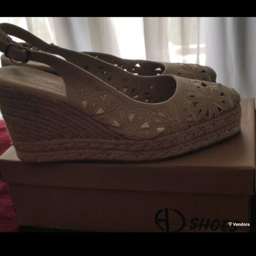 Confored platform shoes size 40 like new, beige