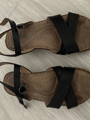 Black sandals used size 39