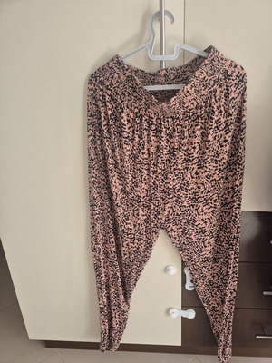 H&M pants pink animal print like new, size XS