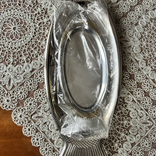 Fish-shaped plates new