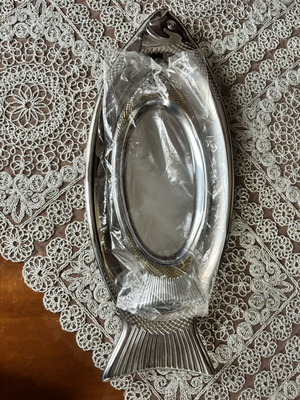 Fish-shaped plates new
