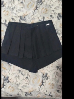 Vintage μαύρο skort με πιέτες μέγεθος medium σαν καινούργιο