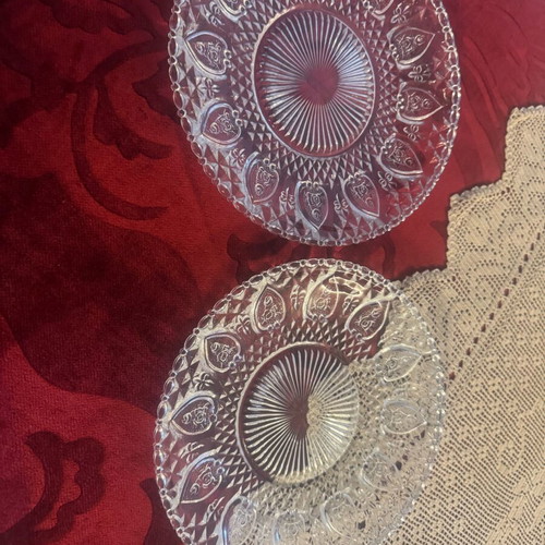 Vintage plates two in excellent condition