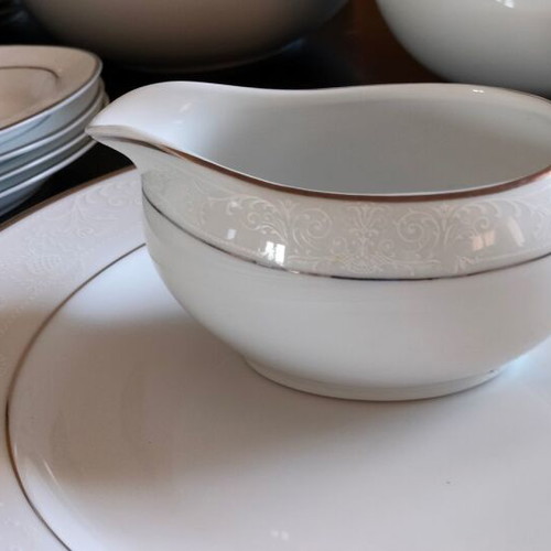 Dantelle 72-Piece Porcelain Dinnerware Set Ionian, like new