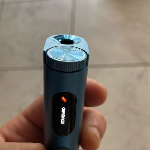 Glo Hyper Pro electronic cigarette, blue