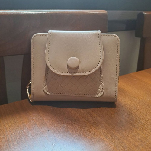 Beige wallet like new with zipper and card slots