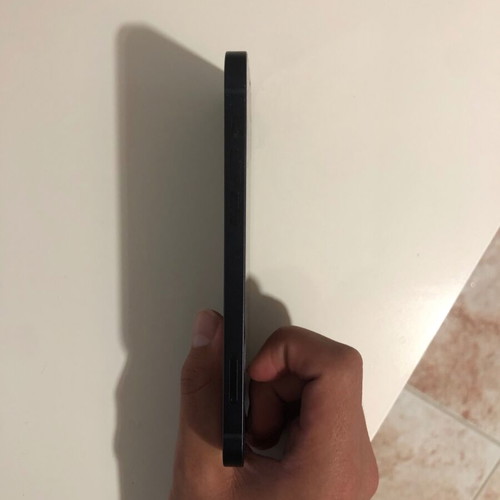 iPhone 12 Black 128GB used with cracked screen