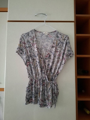 Zara floral short-sleeve blouse used, gray and turquoise