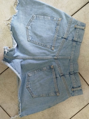 Pull & Bear high-waisted denim shorts like new, blue with pleats and frayed edges