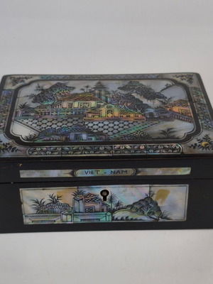 Vietnamese jewelry box used with mother-of-pearl inlay