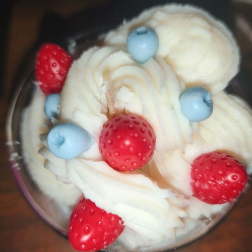 Aromatic candle with pina colada and strawberry scent