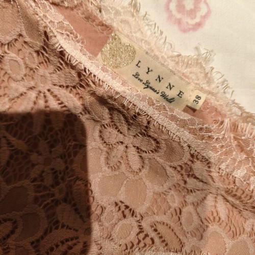Lynne lace bodysuit pink like new with inner fabric