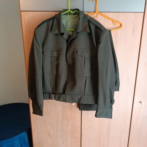 Uniform 8b ES used, size tunic 8190/9702 L, trousers waist 42 8190/8184