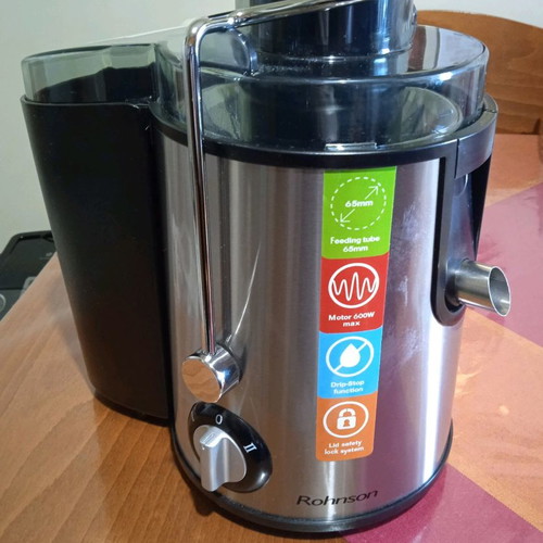 Rohnson juicer new without box
