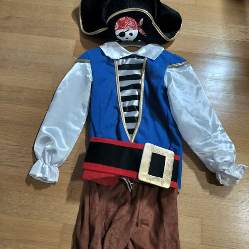 Pirate costume new for ages 3-5