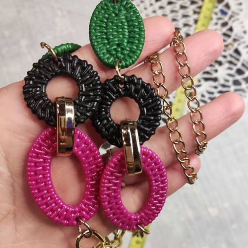 Long necklace like new, multicolor and gold tones