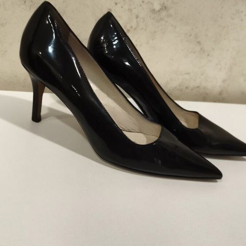 Black patent leather high heel shoes, size 35