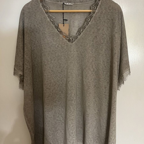 Women's blouse with lace details on V and sleeves, grey beige
