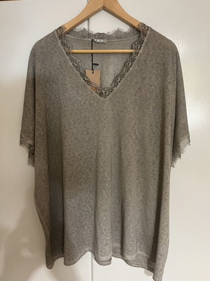 Women's blouse with lace details on V and sleeves, grey beige