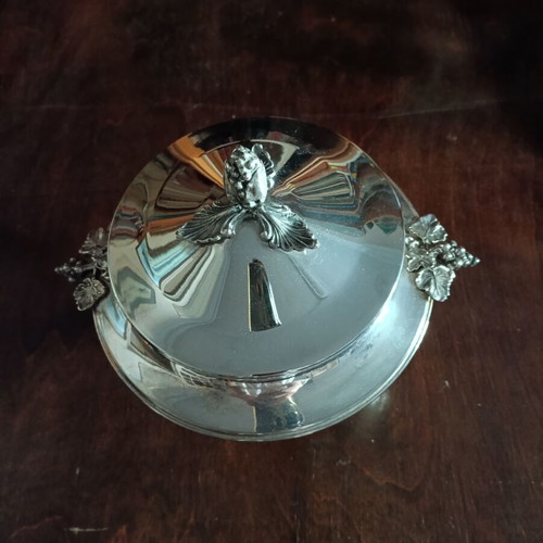 Vintage silver-plated fondant dish with carved details like new
