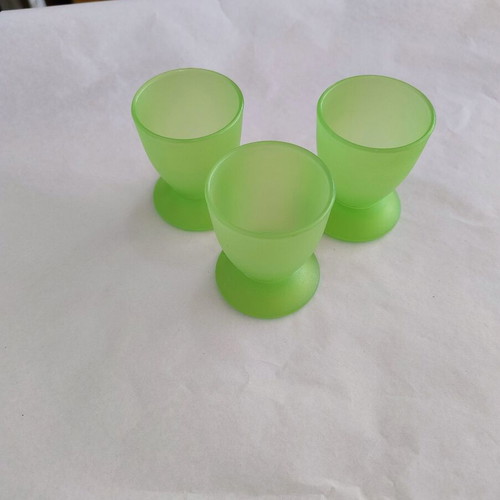 Set of 3 plastic egg holders like new