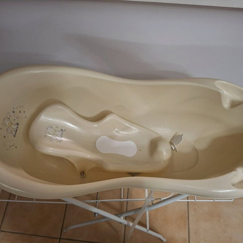 Maltex baby bath tub like new with drainage and accessories