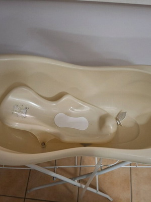 Maltex baby bath tub like new with drainage and accessories