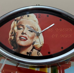 Ρολόι διακοσμητικό Marilyn Monroe για επιτραπέζια ή επιτοίχια τοποθέτηση