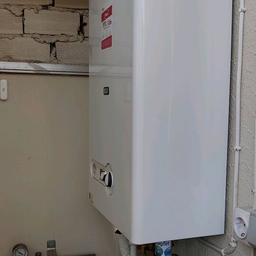 Riello Start Condens Kis 29 Gas Boiler like new