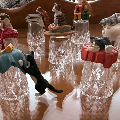 Glass thimbles with cat figurines, set of 12