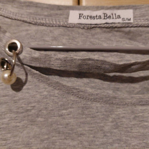 Foresta Bella Grey Short Sleeve T-Shirt New with Strass, Studs and Pearls Size Small/Medium
