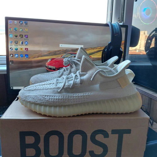 Adidas Yeezy Boost 350 V2 shoes new, size 44, white casual
